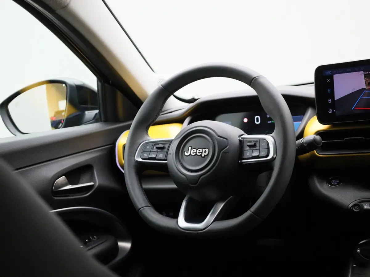 54kWh 1st Edition | Navigatie | Apple & Android Carplay | Parkeersensoren Voor & Achter | Achteruitrijcamera | Stoelverwarming | Privacy Glass | Climate Control | Adaptieve Cruise Control |