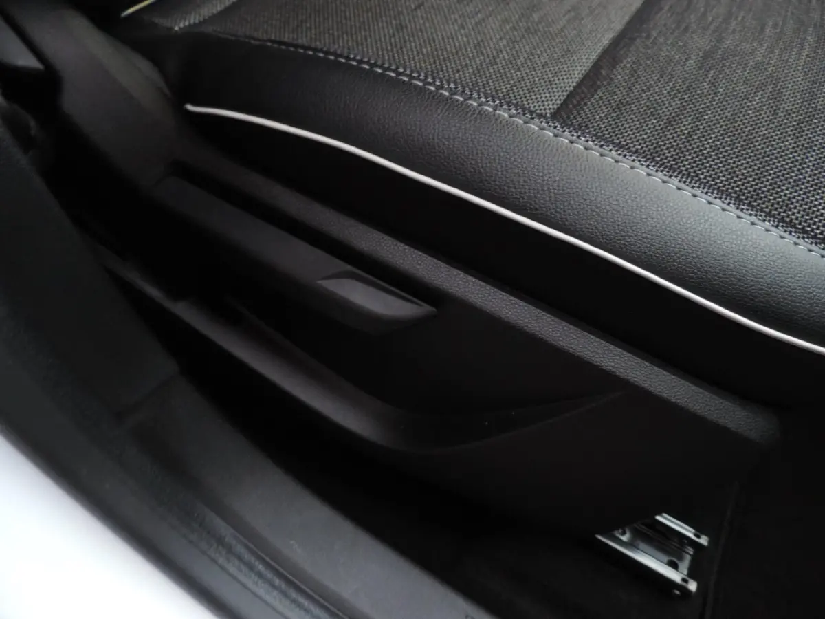 1.0 TCe 90 Intens 66.000km | LED kopl | PDC | Halfleer | Navi | CarPlay | ECC | 17” | Keyless | Priv.glas | DAB