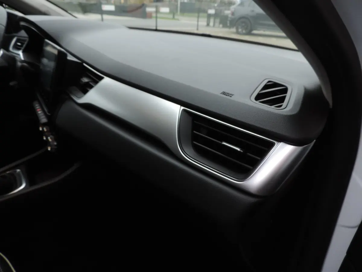 1.0 TCe 90 Intens 66.000km | LED kopl | PDC | Halfleer | Navi | CarPlay | ECC | 17” | Keyless | Priv.glas | DAB