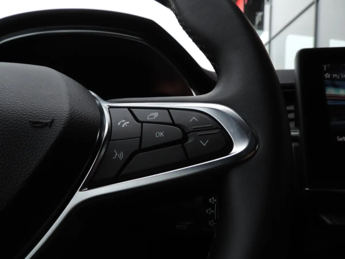 1.0 TCe 90 Intens 66.000km | LED kopl | PDC | Halfleer | Navi | CarPlay | ECC | 17” | Keyless | Priv.glas | DAB