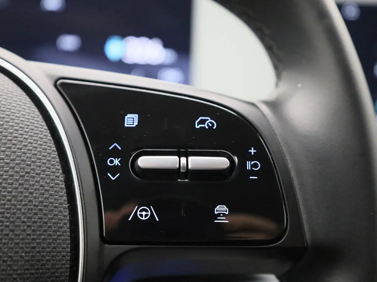 58kWh Core | ADAPTIEVE CRUISE | NAVIGATIE | ACHTERUITRIJCAMERA | APPLE CARPLAY | PDC | LMV | WINTERPAKKET | DAB+ | ELEKTRISCHE ACHTERKLEP |