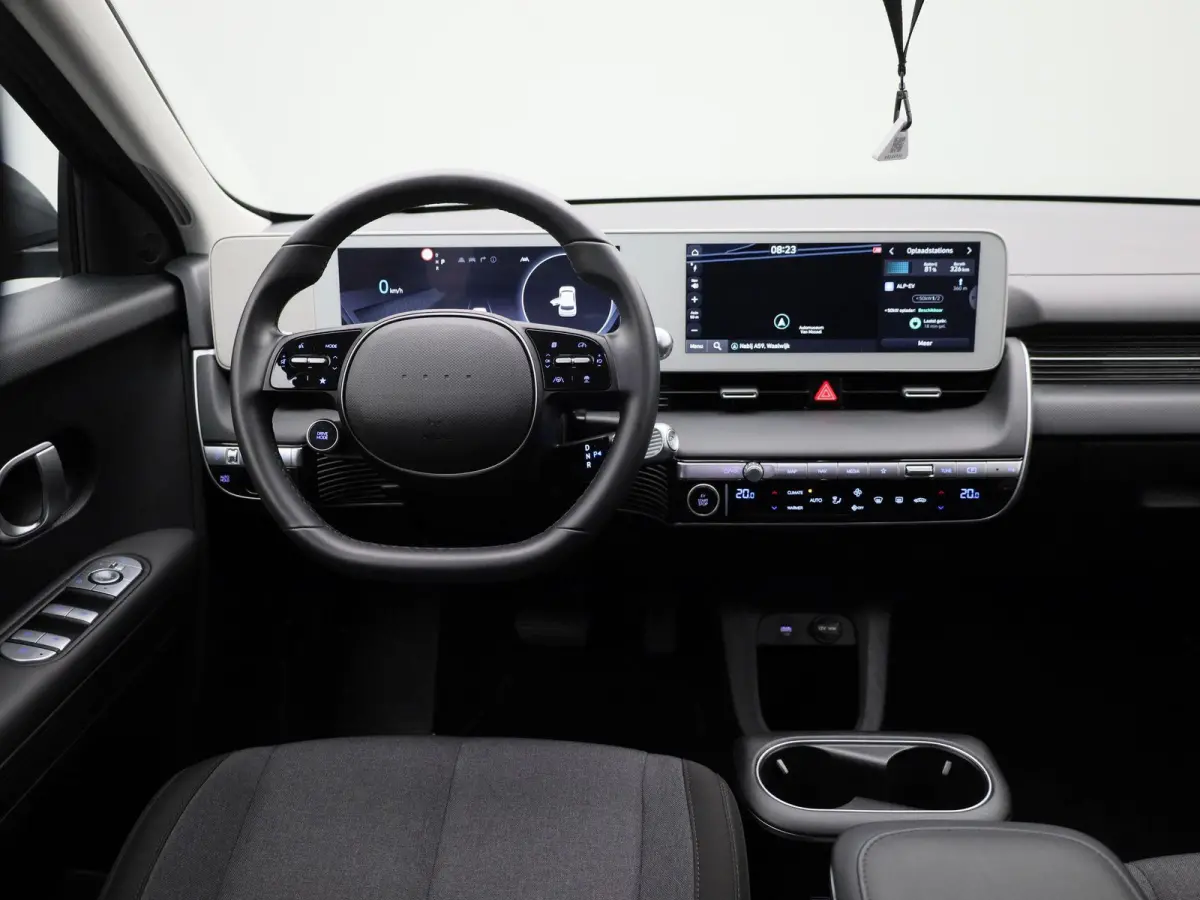 58kWh Core | ADAPTIEVE CRUISE | NAVIGATIE | ACHTERUITRIJCAMERA | APPLE CARPLAY | PDC | LMV | WINTERPAKKET | DAB+ | ELEKTRISCHE ACHTERKLEP |