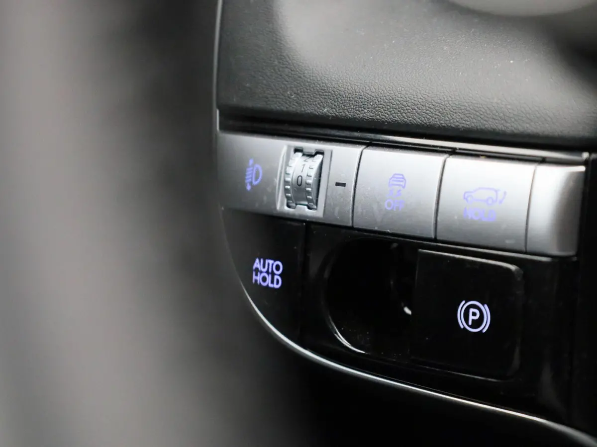 58kWh Core | ADAPTIEVE CRUISE | NAVIGATIE | ACHTERUITRIJCAMERA | APPLE CARPLAY | PDC | LMV | WINTERPAKKET | DAB+ | ELEKTRISCHE ACHTERKLEP |