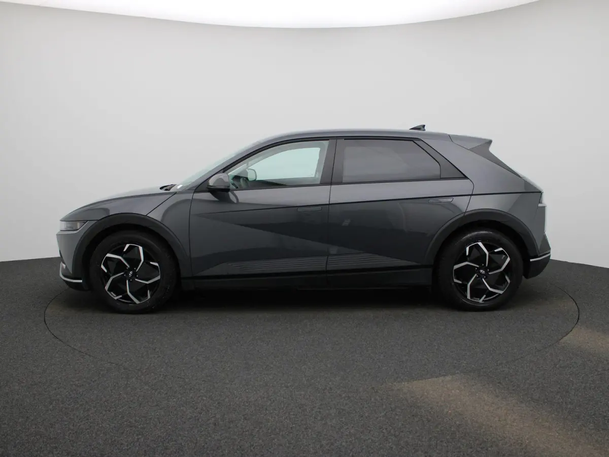 73kWh Core | AUTOMAAT | ACHTERUITRIJCAMERA | ELEKTRISCHE KOFFERKLEP | CLIMATE CONTROL | ELEKTRISCHE BESTUURDERSSTOEL |
