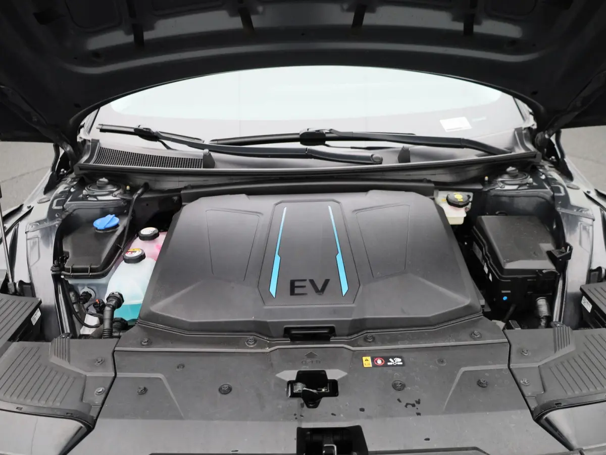 73kWh Core | AUTOMAAT | ACHTERUITRIJCAMERA | STOELVERWARMING | ELEKTRISCHE KOFFERKLEP | CLIMATE CONTROL | ELEKTRISCHE BESTUURDERSSTOEL |