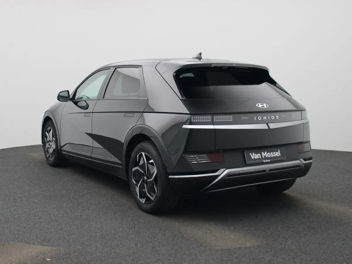 73kWh Core | AUTOMAAT | ACHTERUITRIJCAMERA | STOELVERWARMING | ELEKTRISCHE KOFFERKLEP | CLIMATE CONTROL | ELEKTRISCHE BESTUURDERSSTOEL |