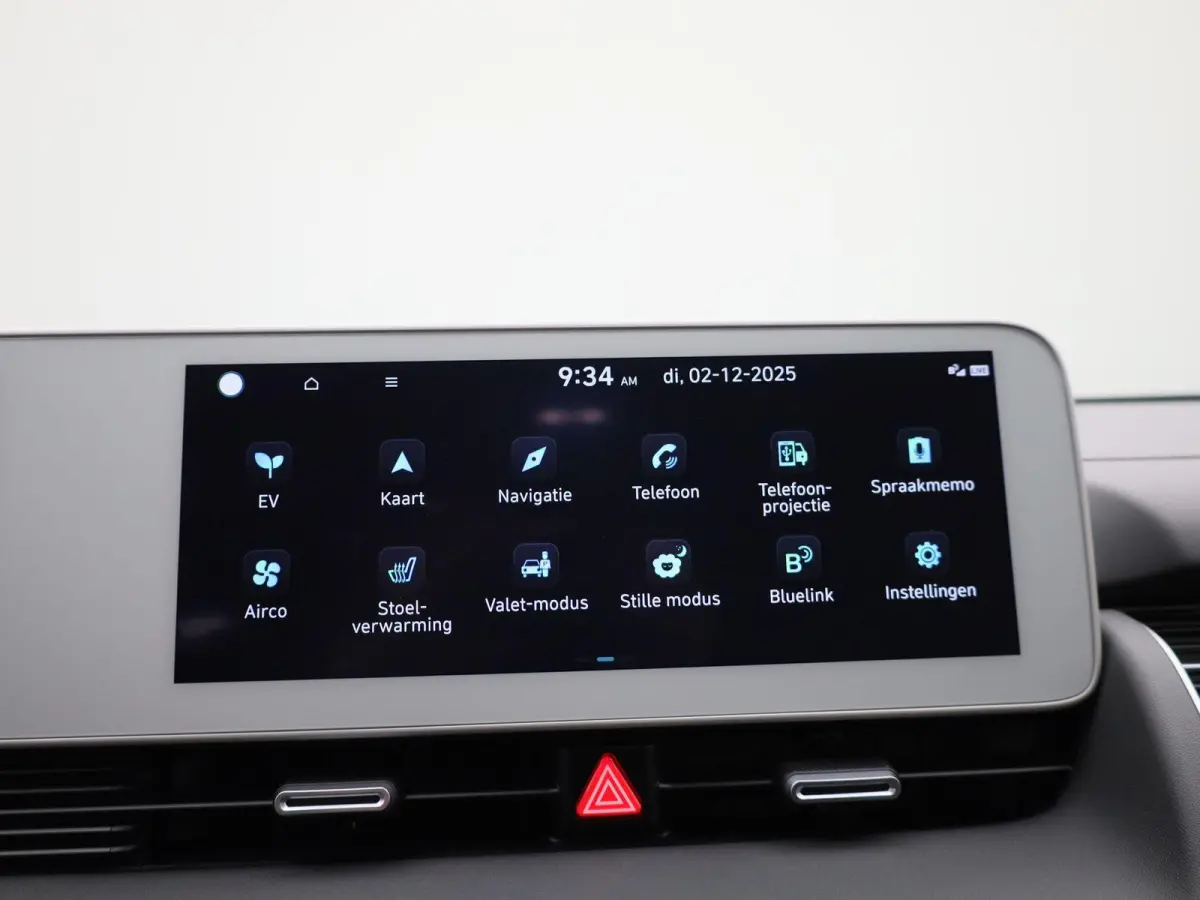 73kWh Core | AUTOMAAT | ACHTERUITRIJCAMERA | STOELVERWARMING | ELEKTRISCHE KOFFERKLEP | CLIMATE CONTROL | ELEKTRISCHE BESTUURDERSSTOEL |