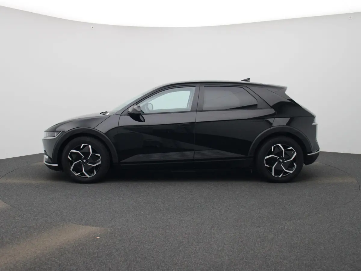 73kWh Core | AUTOMAAT | ACHTERUITRIJCAMERA | STOELVERWARMING | ELEKTRISCHE KOFFERKLEP | CLIMATE CONTROL | ELEKTRISCHE BESTUURDERSSTOEL |