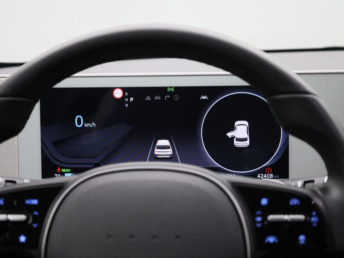 73kWh Core | AUTOMAAT | ACHTERUITRIJCAMERA | STOELVERWARMING | ELEKTRISCHE KOFFERKLEP | CLIMATE CONTROL | ELEKTRISCHE BESTUURDERSSTOEL |