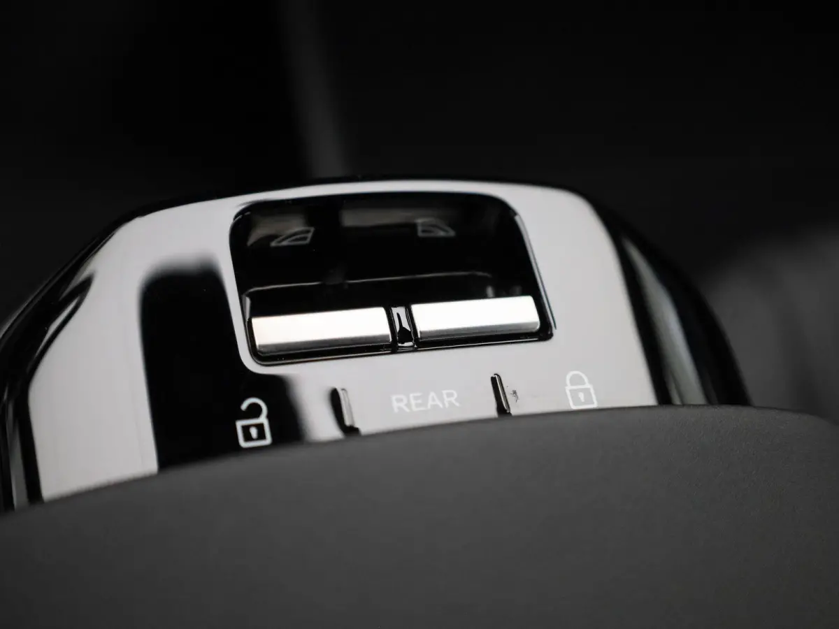 Single Motor Core | Google Navigatie | Achteruitrijcamera | Keyless | Adaptive Cruise Control | Apple CarPlay Adroid Auto