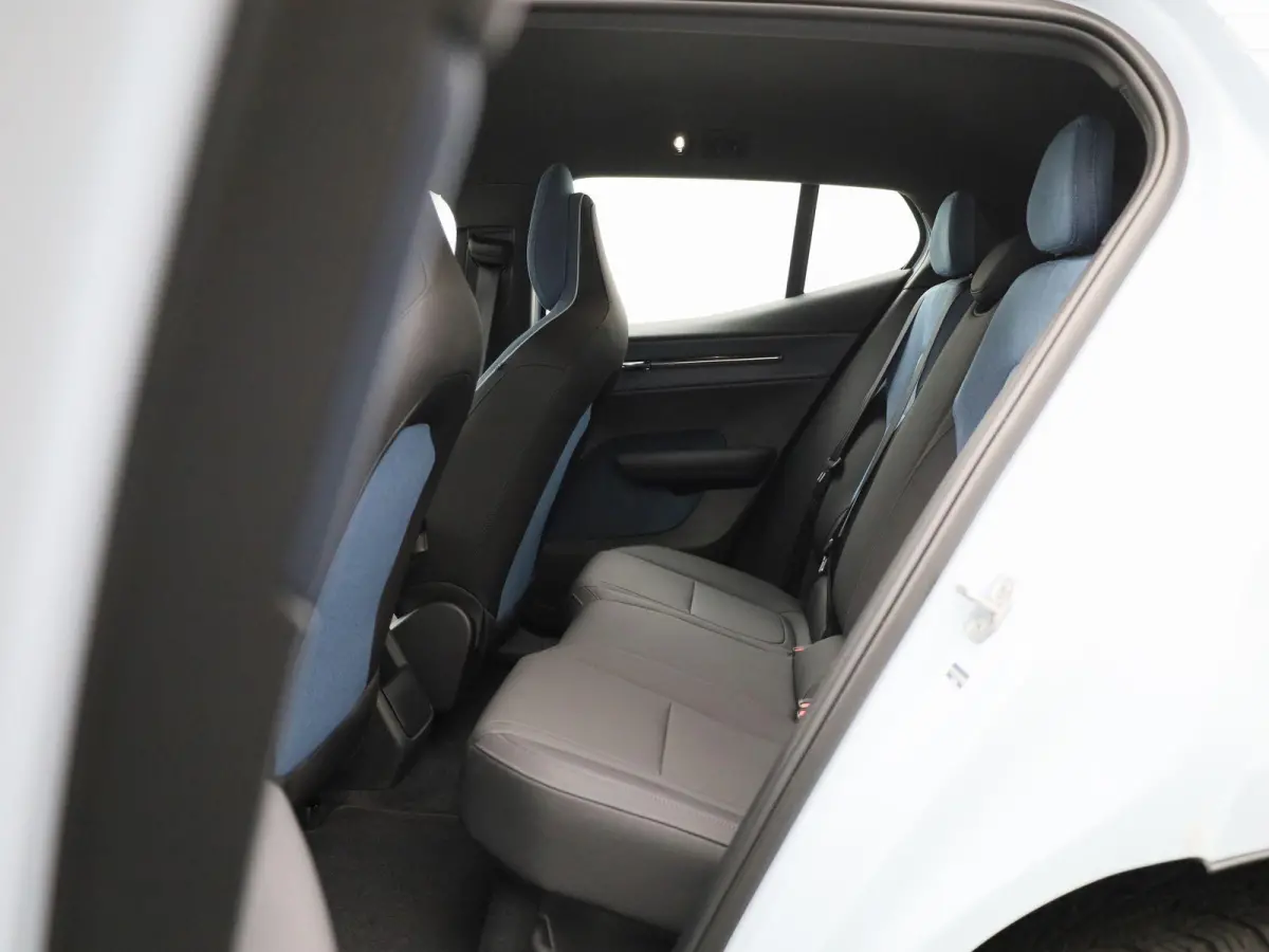 Single Motor Core | Google Navigatie | Achteruitrijcamera | Keyless | Adaptive Cruise Control | Apple CarPlay Adroid Auto