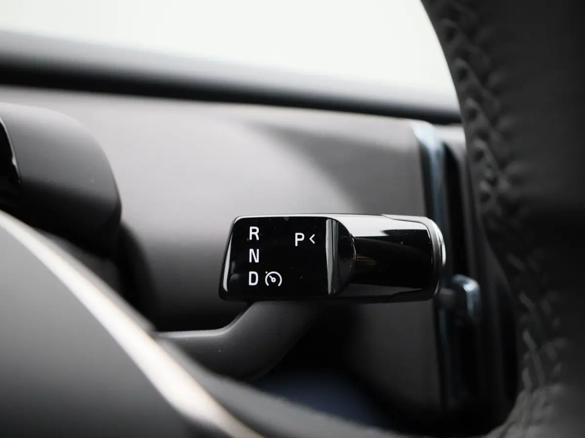 Single Motor Core | Google Navigatie | Achteruitrijcamera | Keyless | Adaptive Cruise Control | Apple CarPlay Adroid Auto