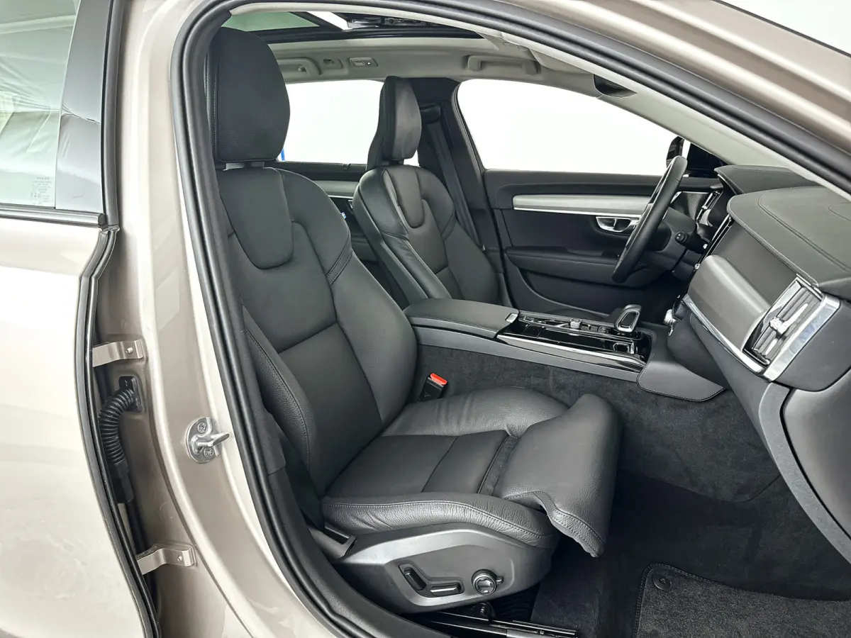 T8 Plug-in hybrid AWD Ultra Dark | Panoramadak | 360° camera | Head-up Display | Harman Kardon | Stoel- en Stuurverwarming | Trekhaak
