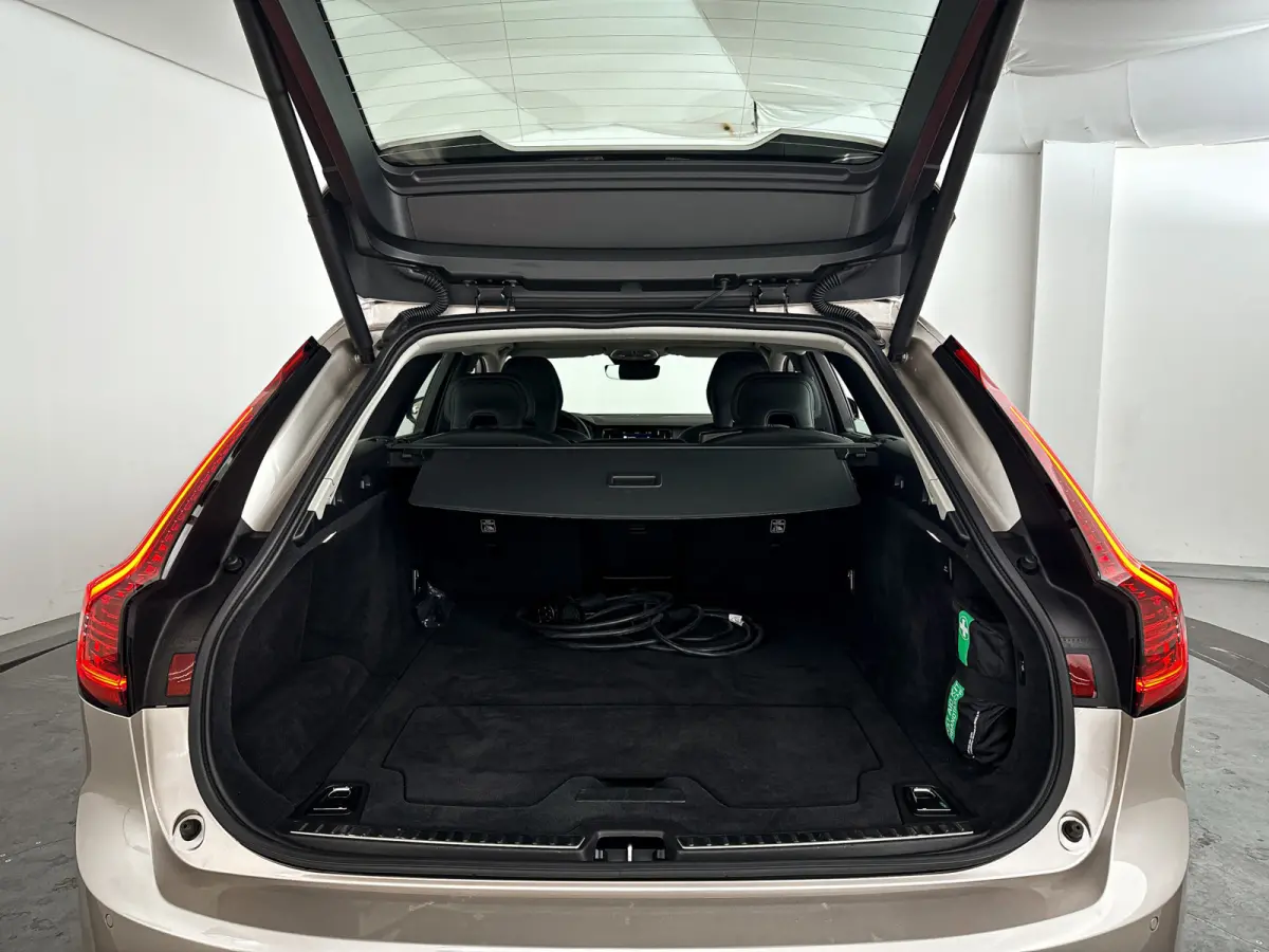 T8 Plug-in hybrid AWD Ultra Dark | Panoramadak | 360° camera | Head-up Display | Harman Kardon | Stoel- en Stuurverwarming | Trekhaak