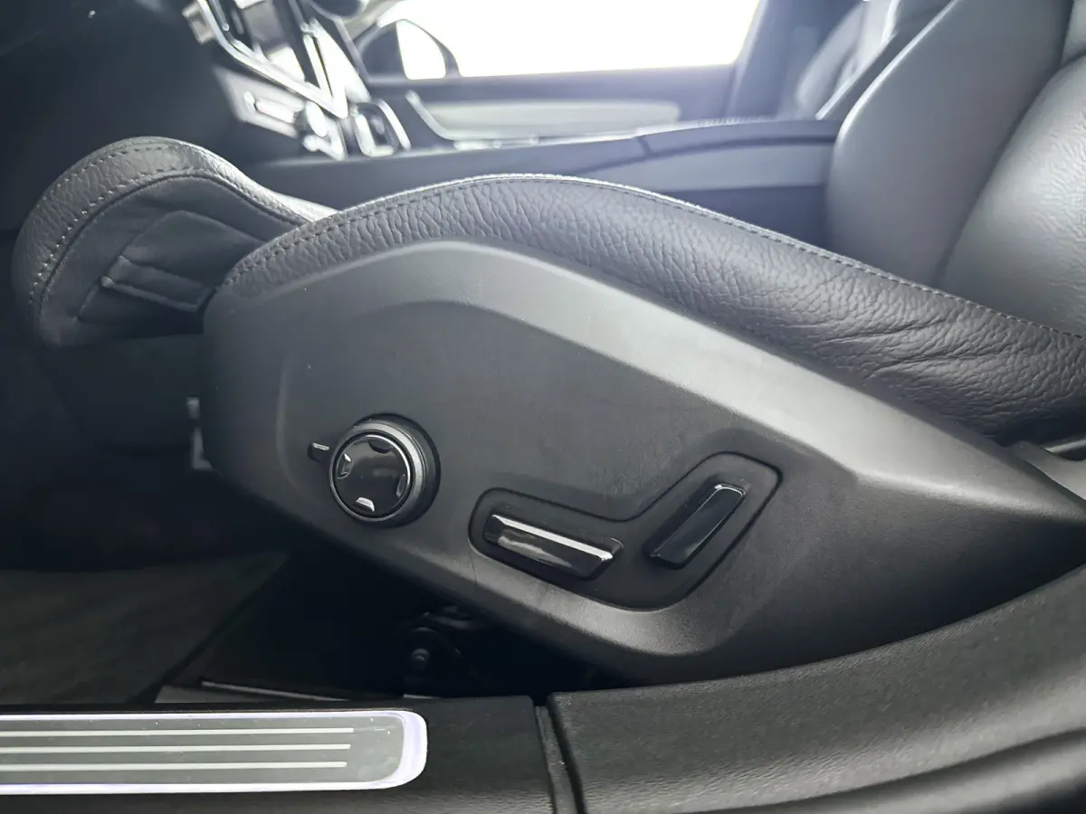 T8 Plug-in hybrid AWD Ultra Dark | Panoramadak | 360° camera | Head-up Display | Harman Kardon | Stoel- en Stuurverwarming | Trekhaak