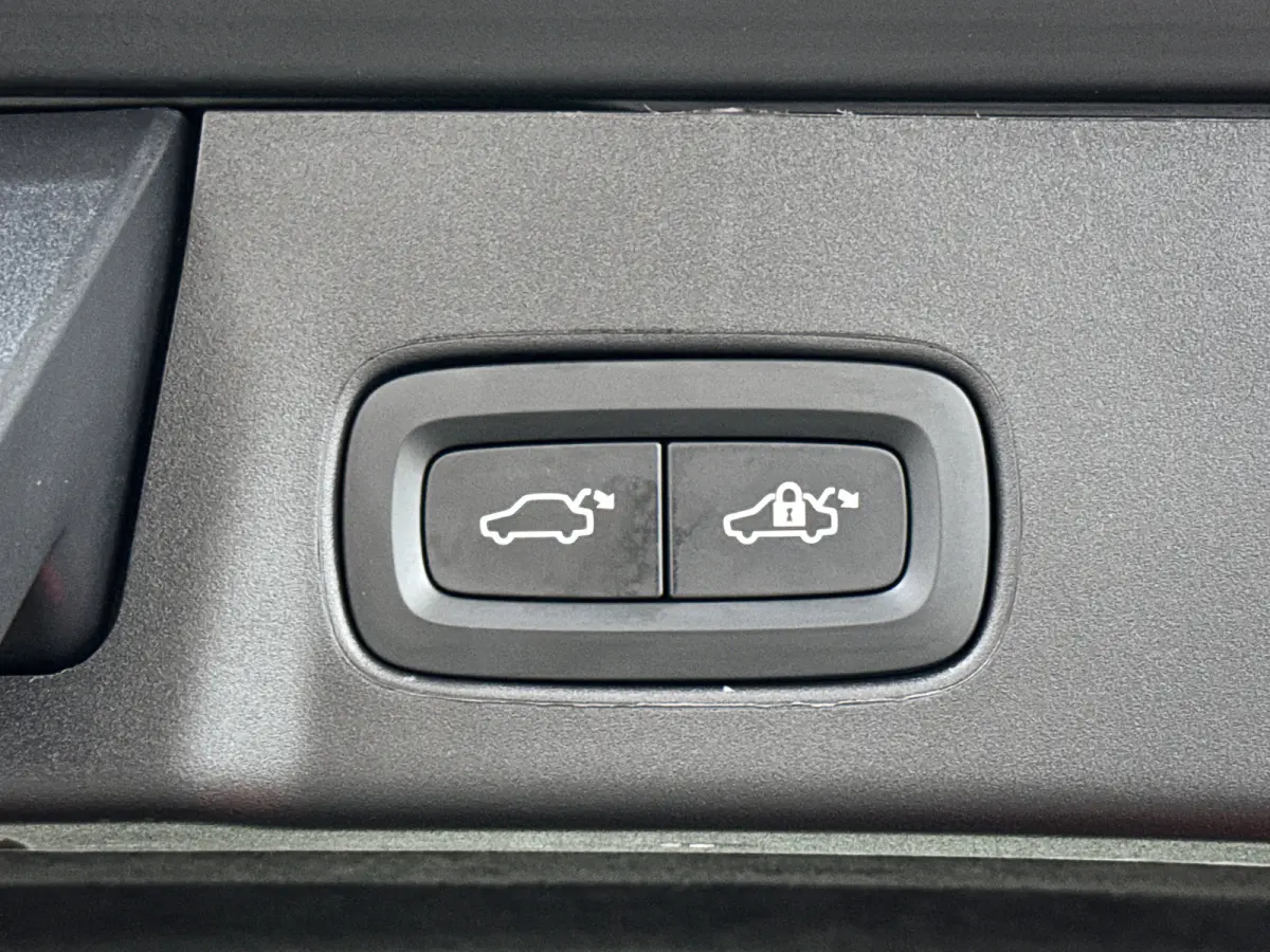 T8 Plug-in hybrid AWD Ultra Dark | Panoramadak | 360° camera | Head-up Display | Harman Kardon | Stoel- en Stuurverwarming | Trekhaak