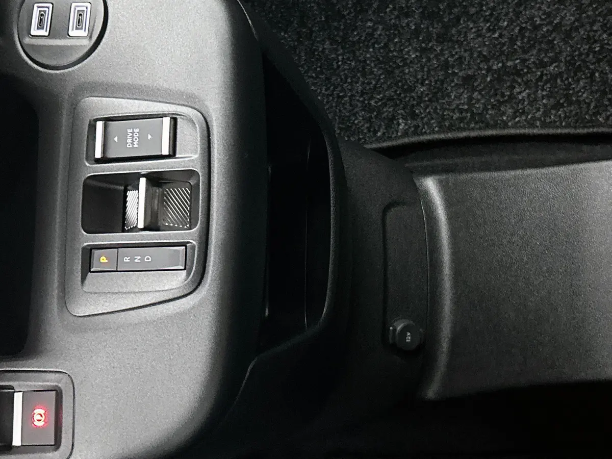 136 pk L1 50 kWh | 0% Rente | Meerdere Kleuren Leverbaar | Camera | Laadruimte Bescherming |