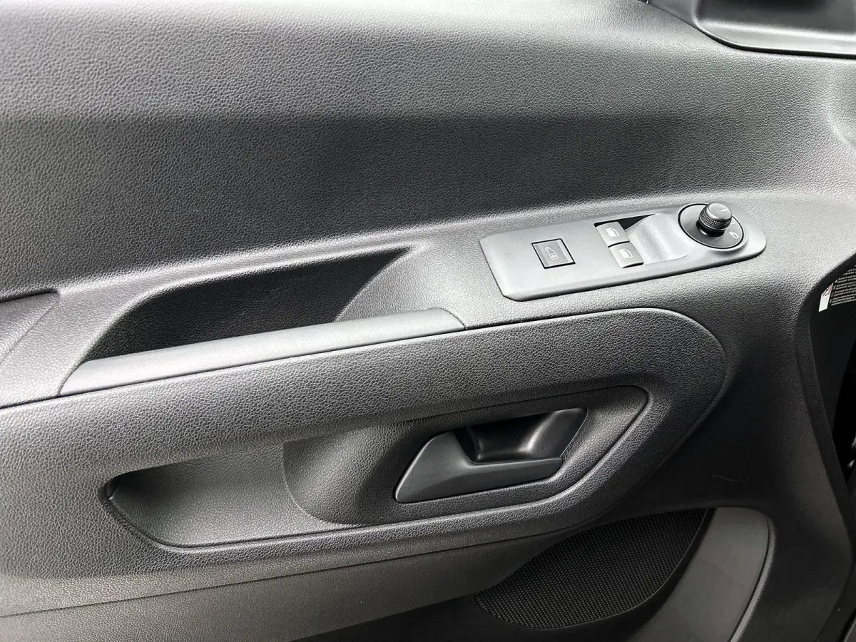 136 pk L1 50 kWh | 0% Rente | Meerdere Kleuren Leverbaar | Camera | Laadruimte Bescherming |