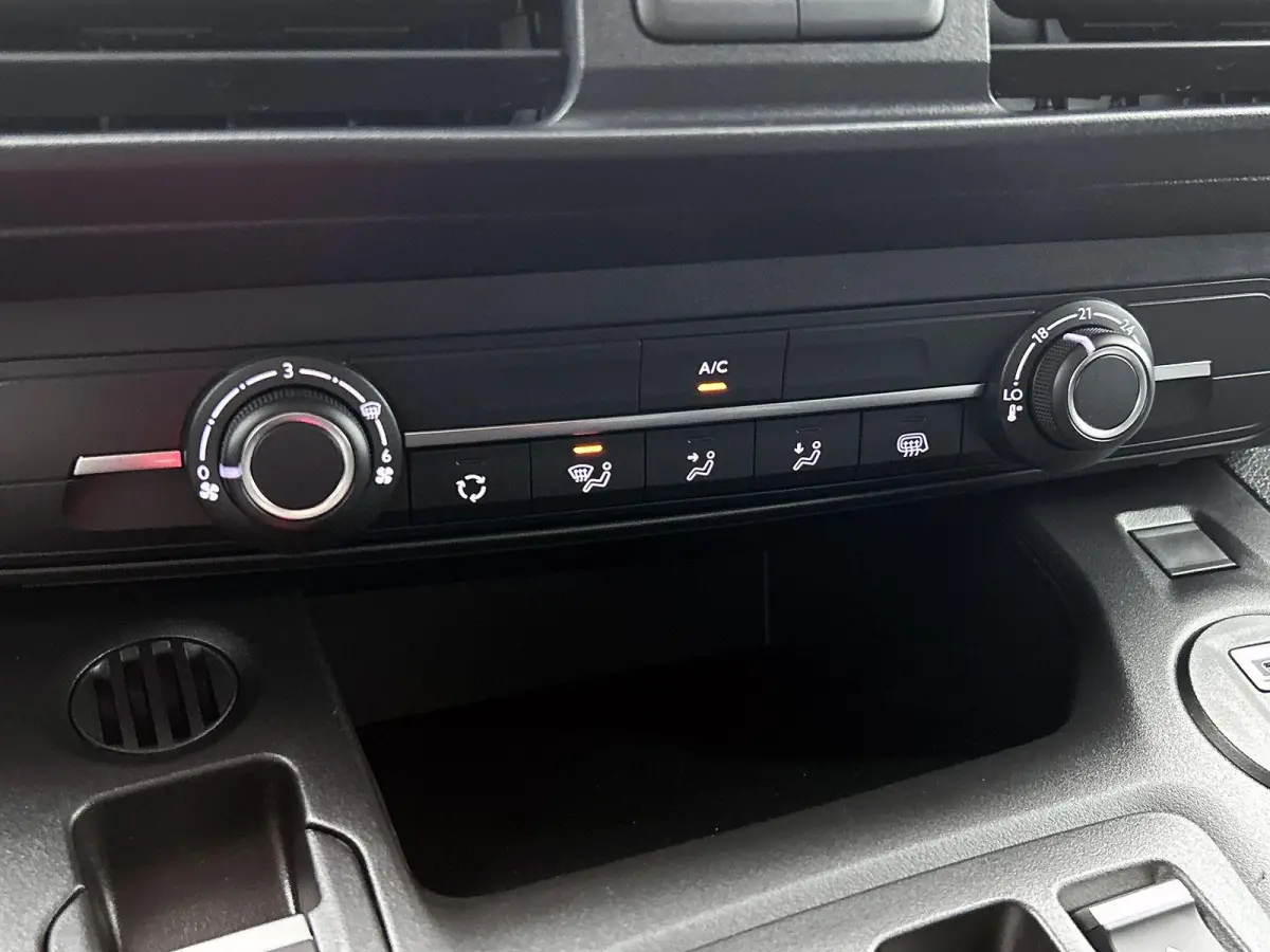 136 pk L1 50 kWh | 0% Rente | Meerdere Kleuren Leverbaar | Camera | Laadruimte Bescherming |