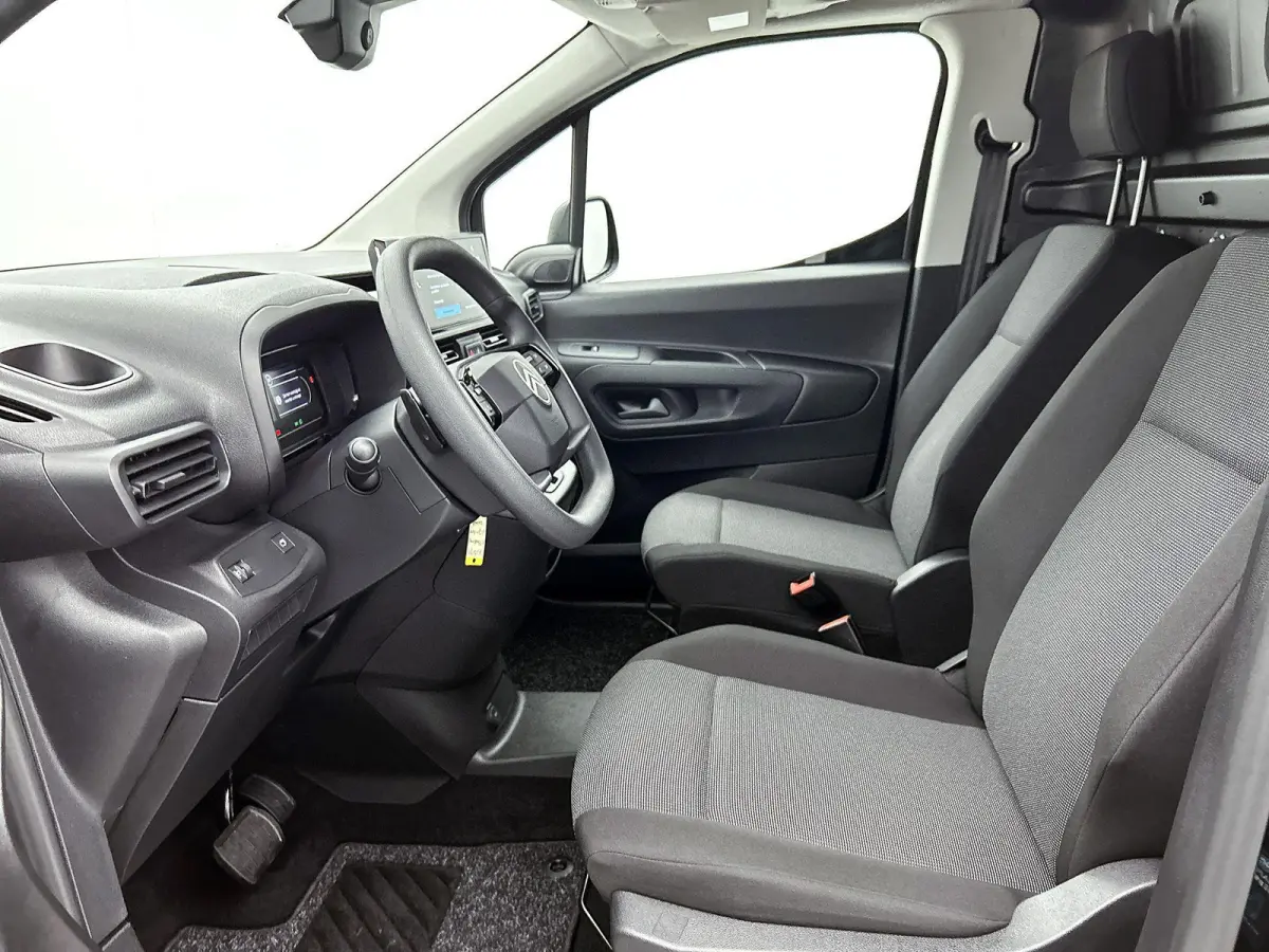 136 pk L1 50 kWh | 0% Rente | Meerdere Kleuren Leverbaar | Camera | Laadruimte Bescherming |