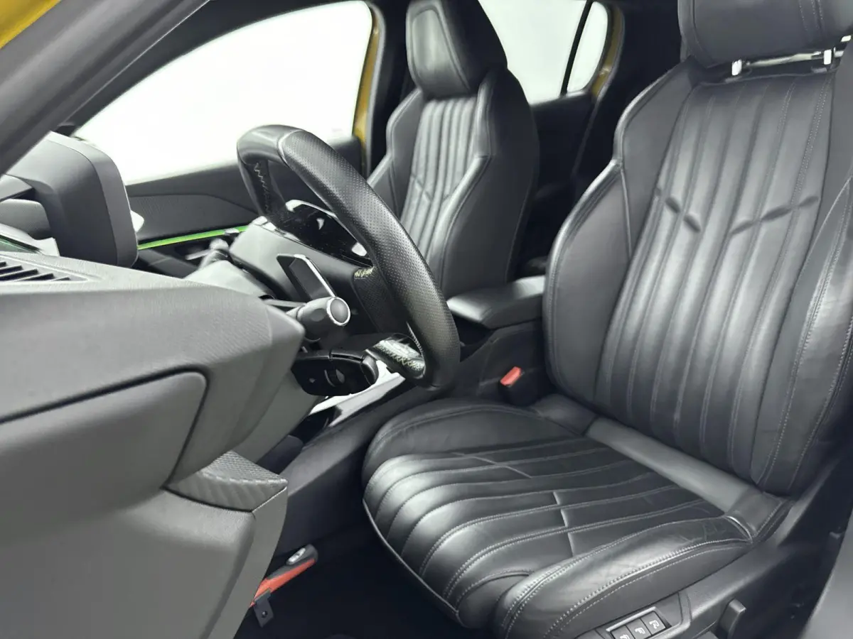 130pk Automaat GT | Lederen Bekleding| Elektrische Stoelen | Camera | Navigatie | Carplay | Led