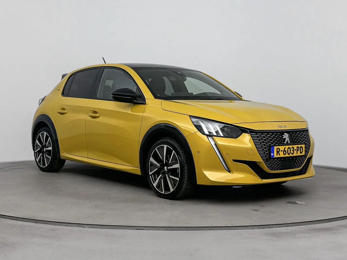 130pk Automaat GT | Lederen Bekleding| Elektrische Stoelen | Camera | Navigatie | Carplay | Led