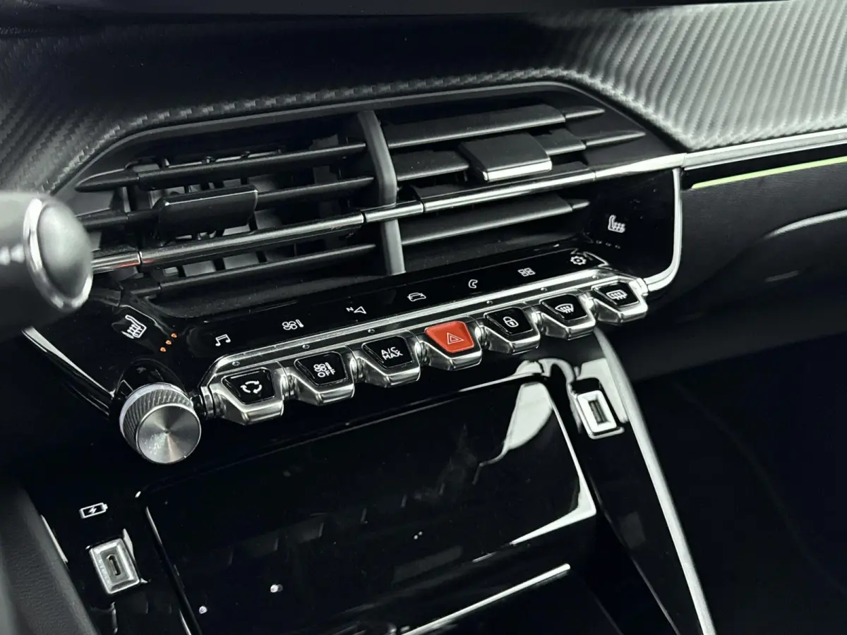 130pk Automaat GT | Lederen Bekleding| Elektrische Stoelen | Camera | Navigatie | Carplay | Led
