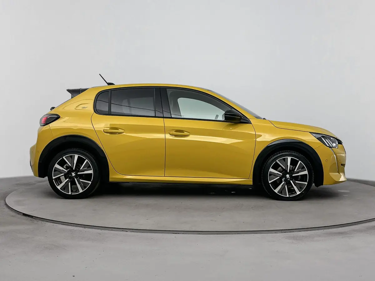 130pk Automaat GT | Lederen Bekleding| Elektrische Stoelen | Camera | Navigatie | Carplay | Led