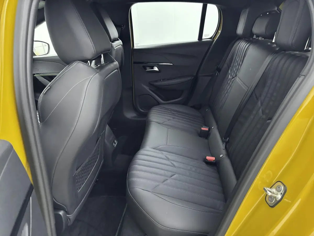 130pk Automaat GT | Lederen Bekleding| Elektrische Stoelen | Camera | Navigatie | Carplay | Led