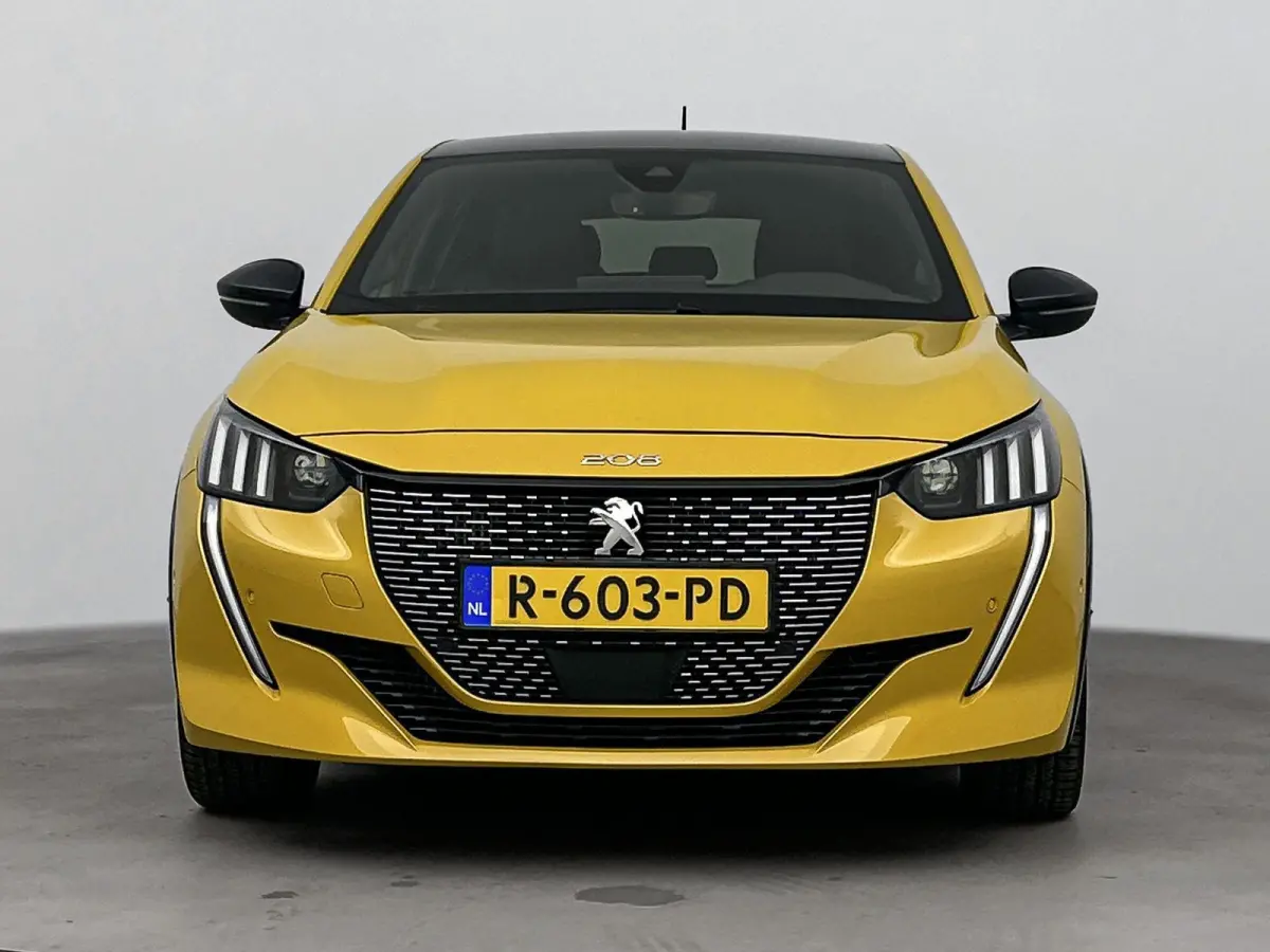 130pk Automaat GT | Lederen Bekleding| Elektrische Stoelen | Camera | Navigatie | Carplay | Led