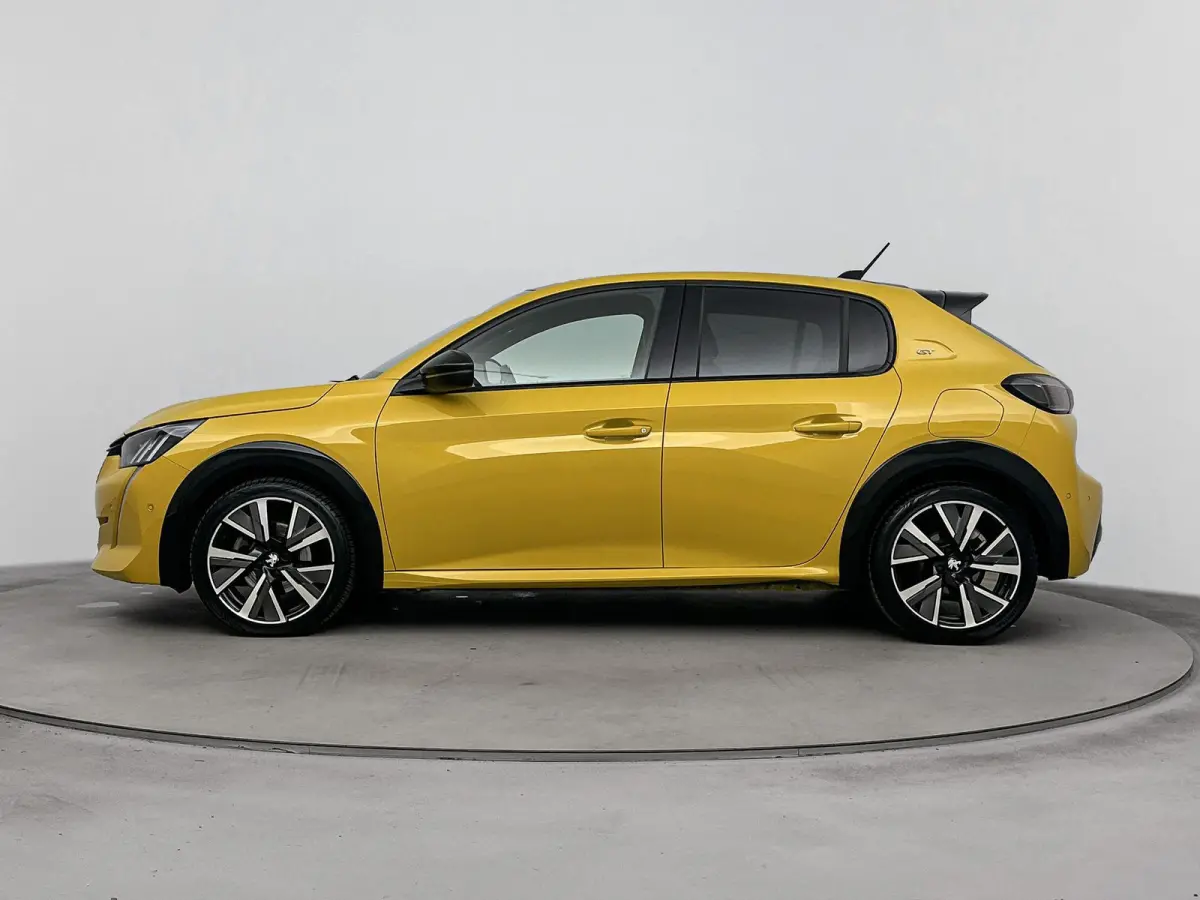 130pk Automaat GT | Lederen Bekleding| Elektrische Stoelen | Camera | Navigatie | Carplay | Led