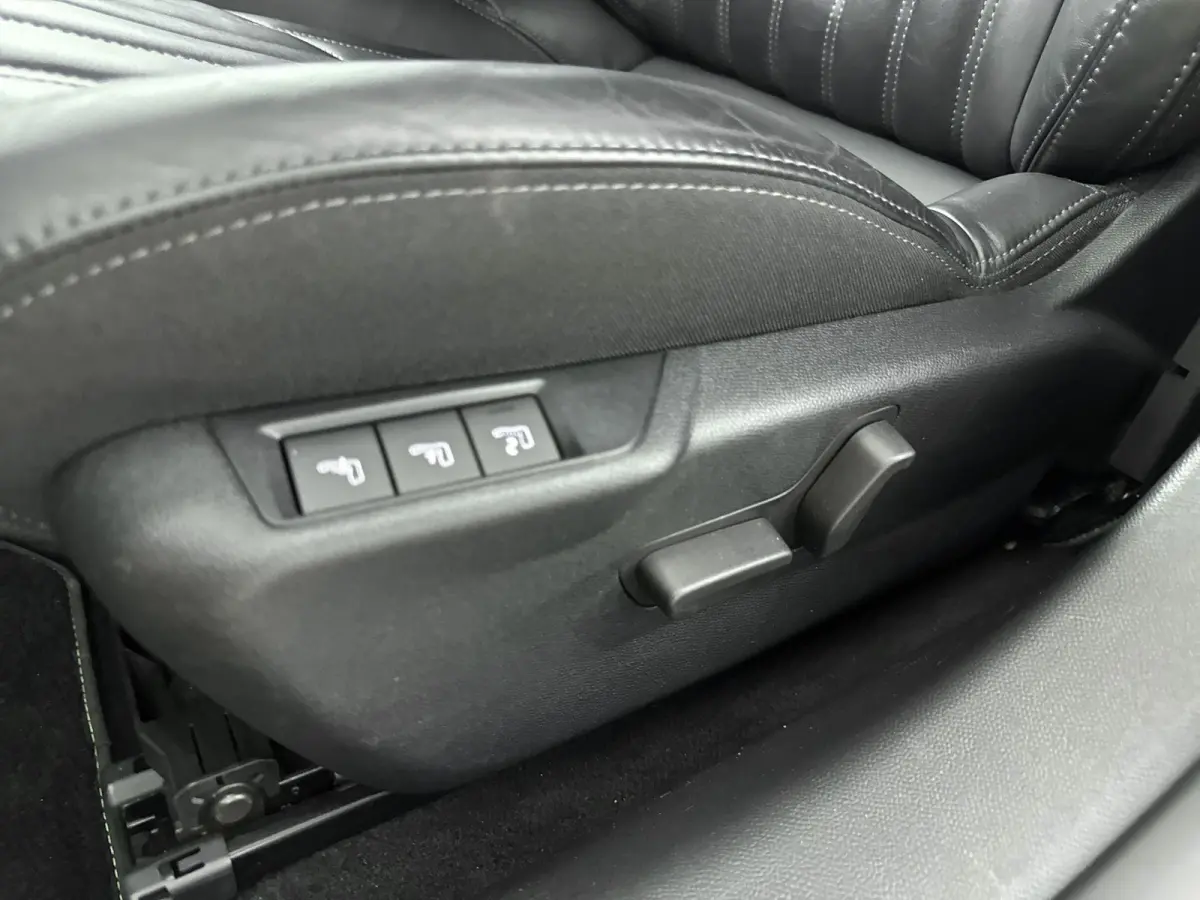 130pk Automaat GT | Lederen Bekleding| Elektrische Stoelen | Camera | Navigatie | Carplay | Led