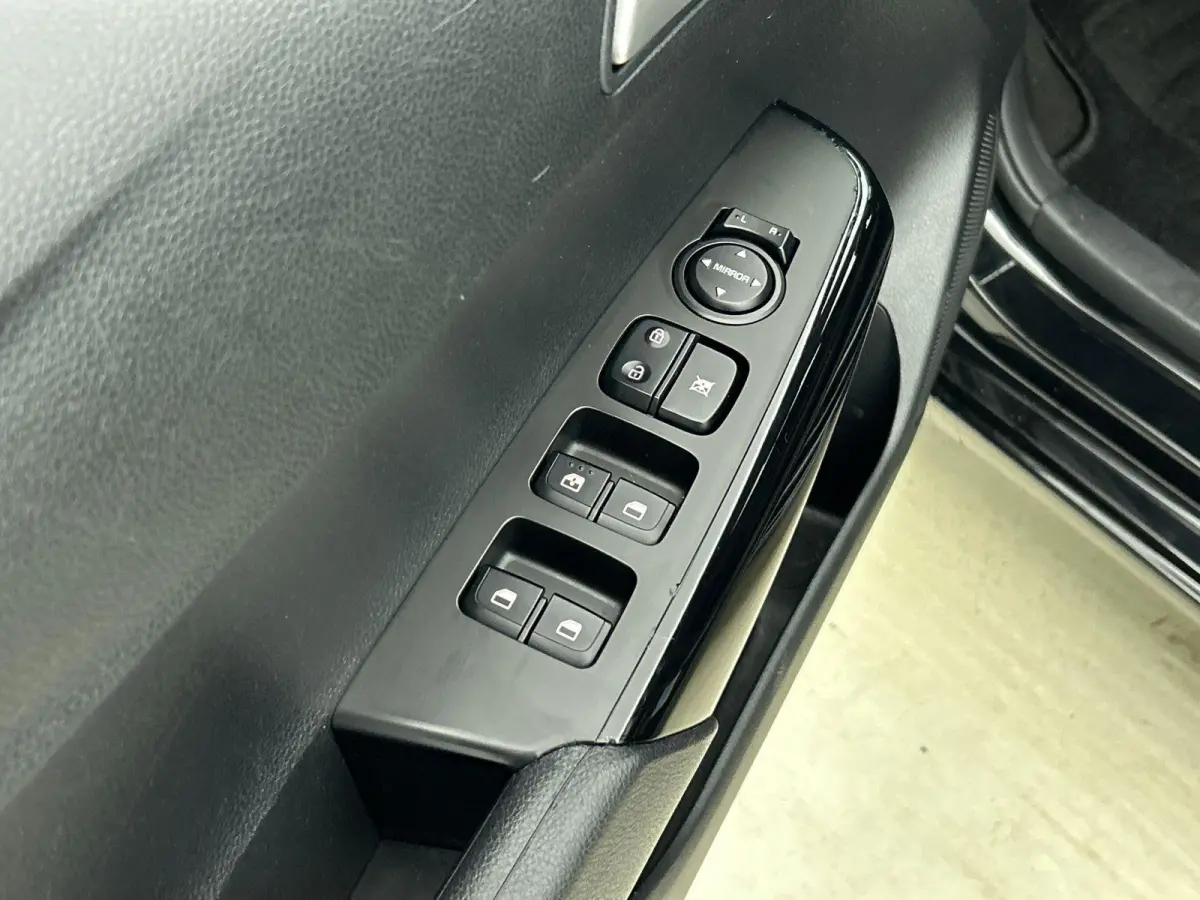 1.0 DPi DynamicLine Automaat Navigatie Apple Carplay/Android Auto Camera Airco DAB Lichtmetalen velgen Bluetooth