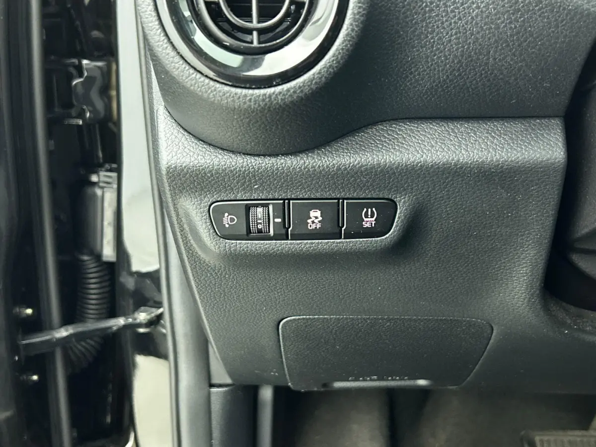 1.0 DPi DynamicLine Automaat Navigatie Apple Carplay/Android Auto Camera Airco DAB Lichtmetalen velgen Bluetooth