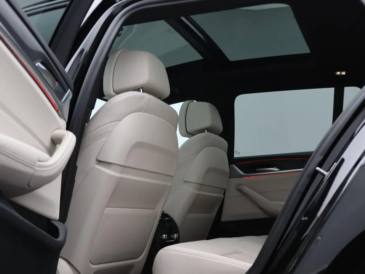 540i xDrive M Sportpakket | Comfortstoelen | Panoramadak | Achterruitrijcamera | 19"