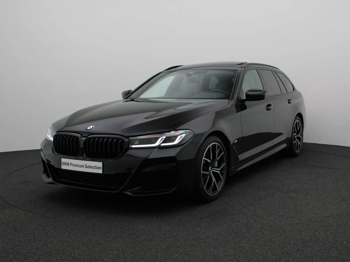 540i xDrive M Sportpakket | Comfortstoelen | Panoramadak | Achterruitrijcamera | 19"