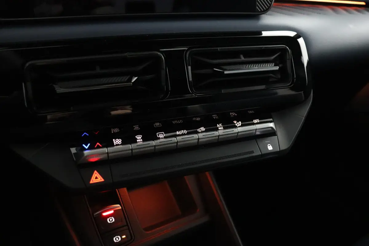 EVOLVE - 52 kWh | €4.000 korting | 5 jaar garantie  | 400+ kilometer bereik WLTP | Hands free parking | Stuur Stoel en voorruitverwarming | Warmtepomp | Google ingebouwd |