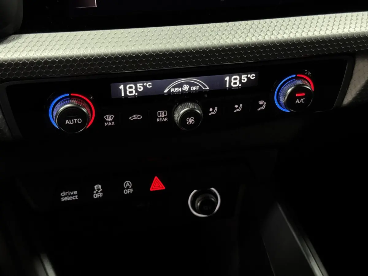 30 TFSI | 3x S-Line | CarPlay | Led | PDC