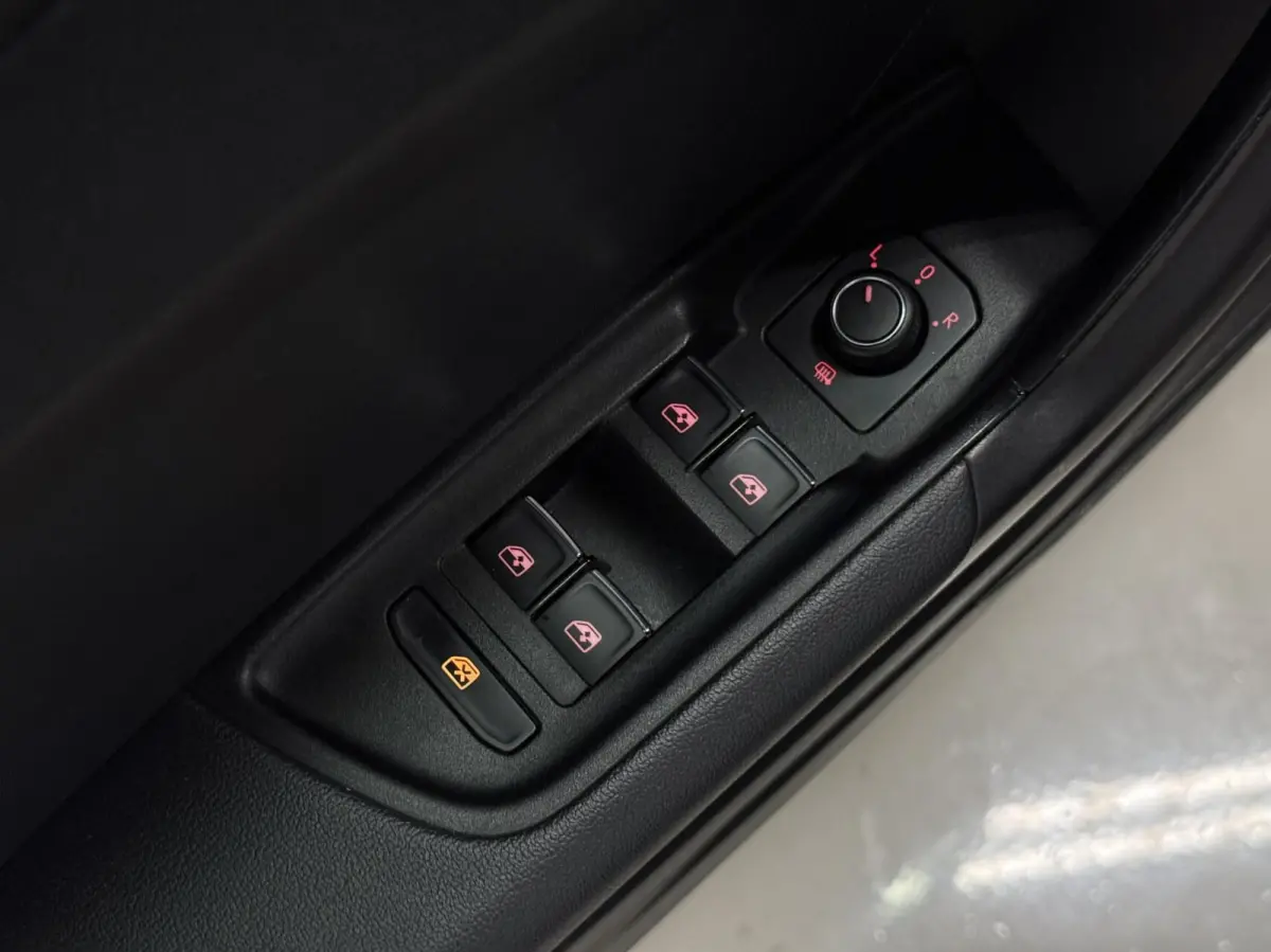 30 TFSI | 3x S-Line | CarPlay | Led | PDC