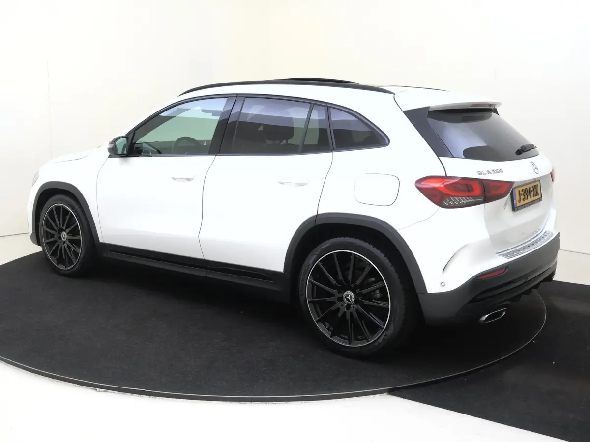 200 AMG Line Nightpakket/ Panoramadak / 20 inch/ CarPlay/