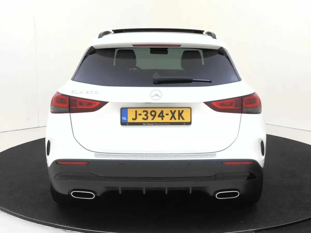 200 AMG Line Nightpakket/ Panoramadak / 20 inch/ CarPlay/