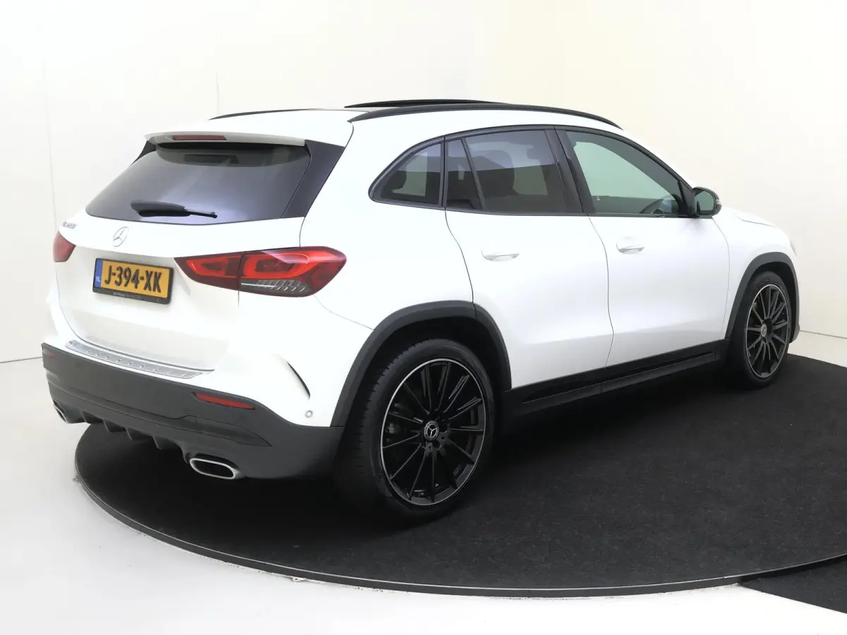 200 AMG Line Nightpakket/ Panoramadak / 20 inch/ CarPlay/