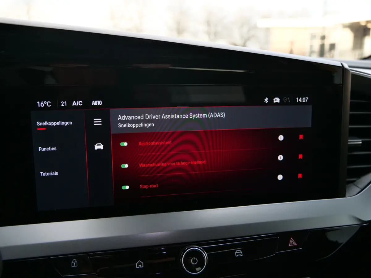 1.2 Turbo Ultimate 130 Pk Automaat Camera / DAB / Apple Carplay / Stoelverwarming / Massage stoel
