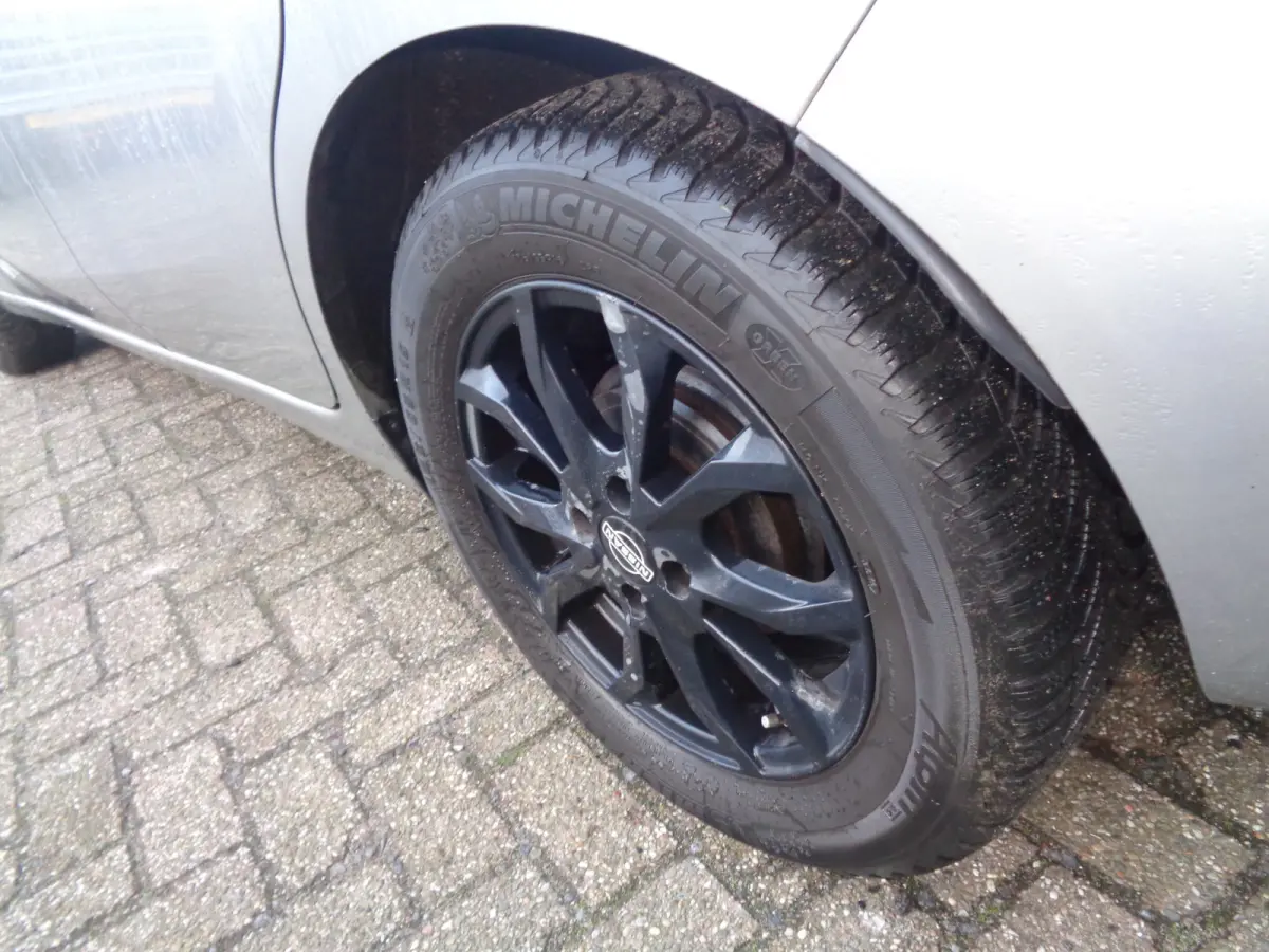1.2 DIG-S Connect Edition navigatie, climate controle,trekhaak, keyless