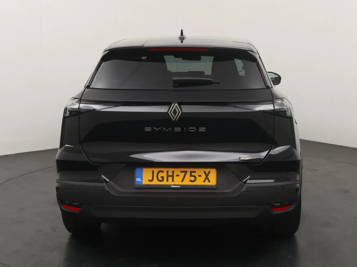 evolution full hybrid E-Tech 145 | Navigatie | Parkeersensoren voor + achter |