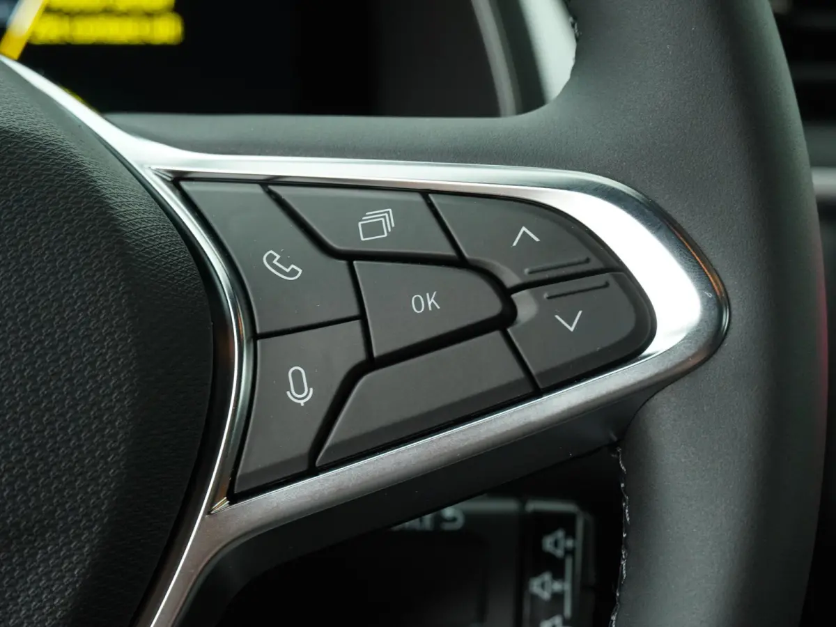 evolution full hybrid E-Tech 145 | Navigatie | Parkeersensoren voor + achter |