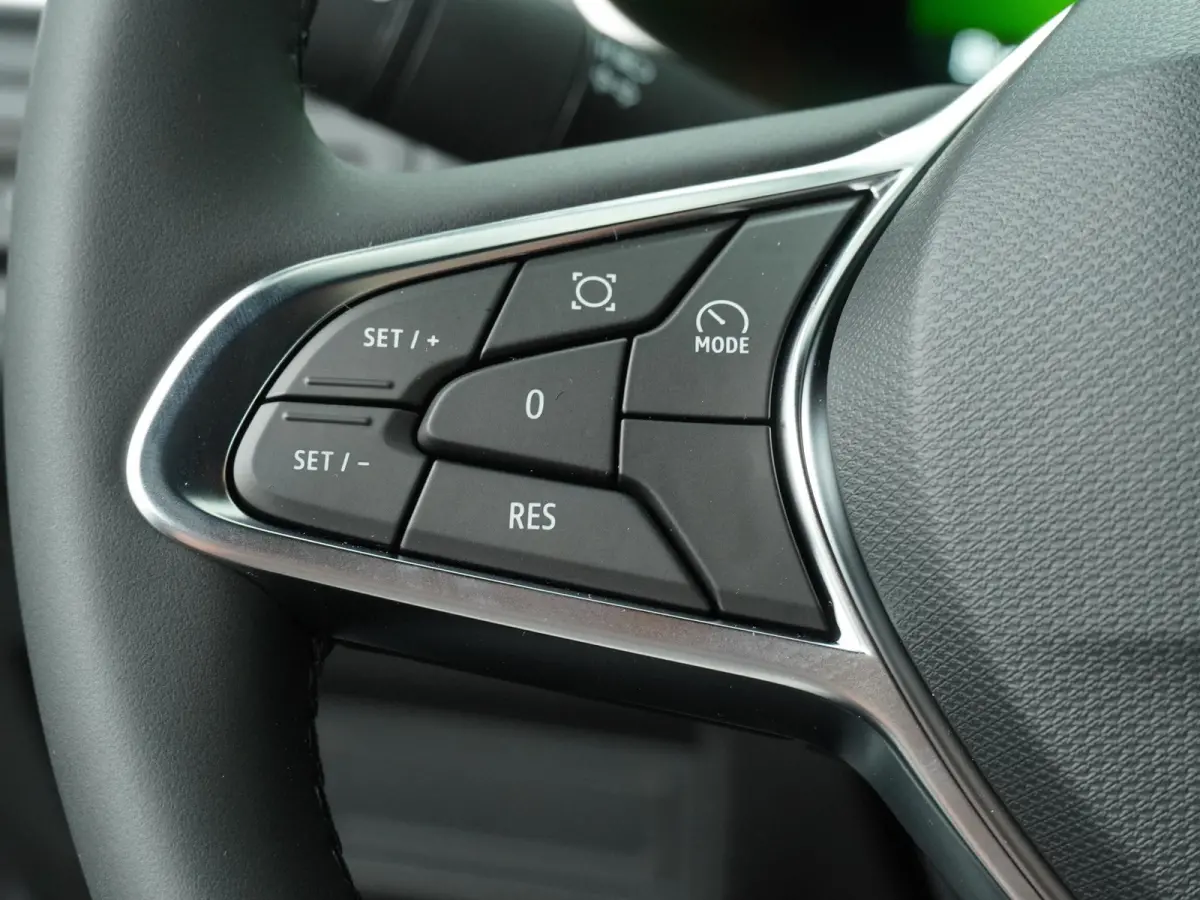 evolution full hybrid E-Tech 145 | Navigatie | Parkeersensoren voor + achter |