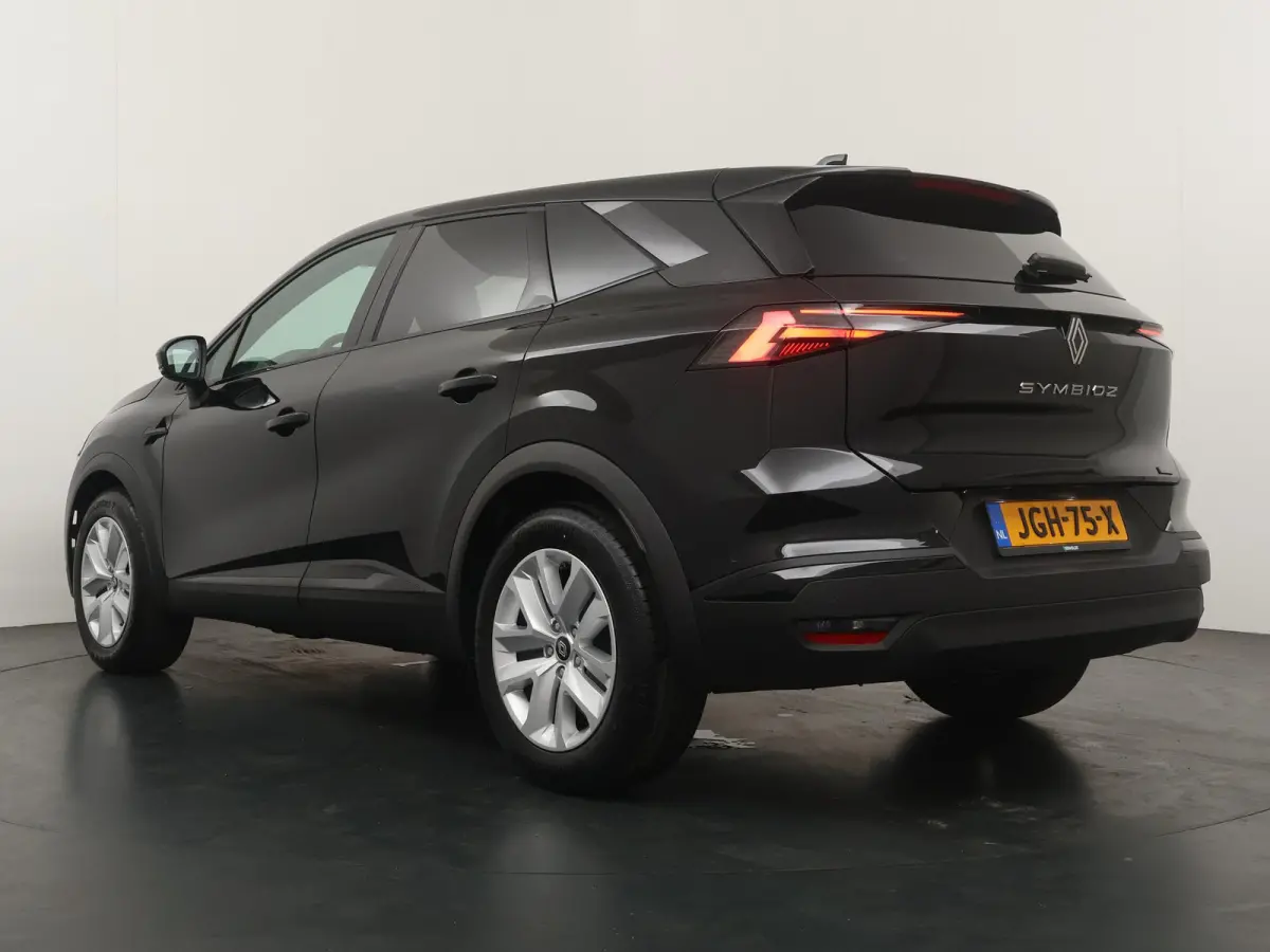 evolution full hybrid E-Tech 145 | Navigatie | Parkeersensoren voor + achter |