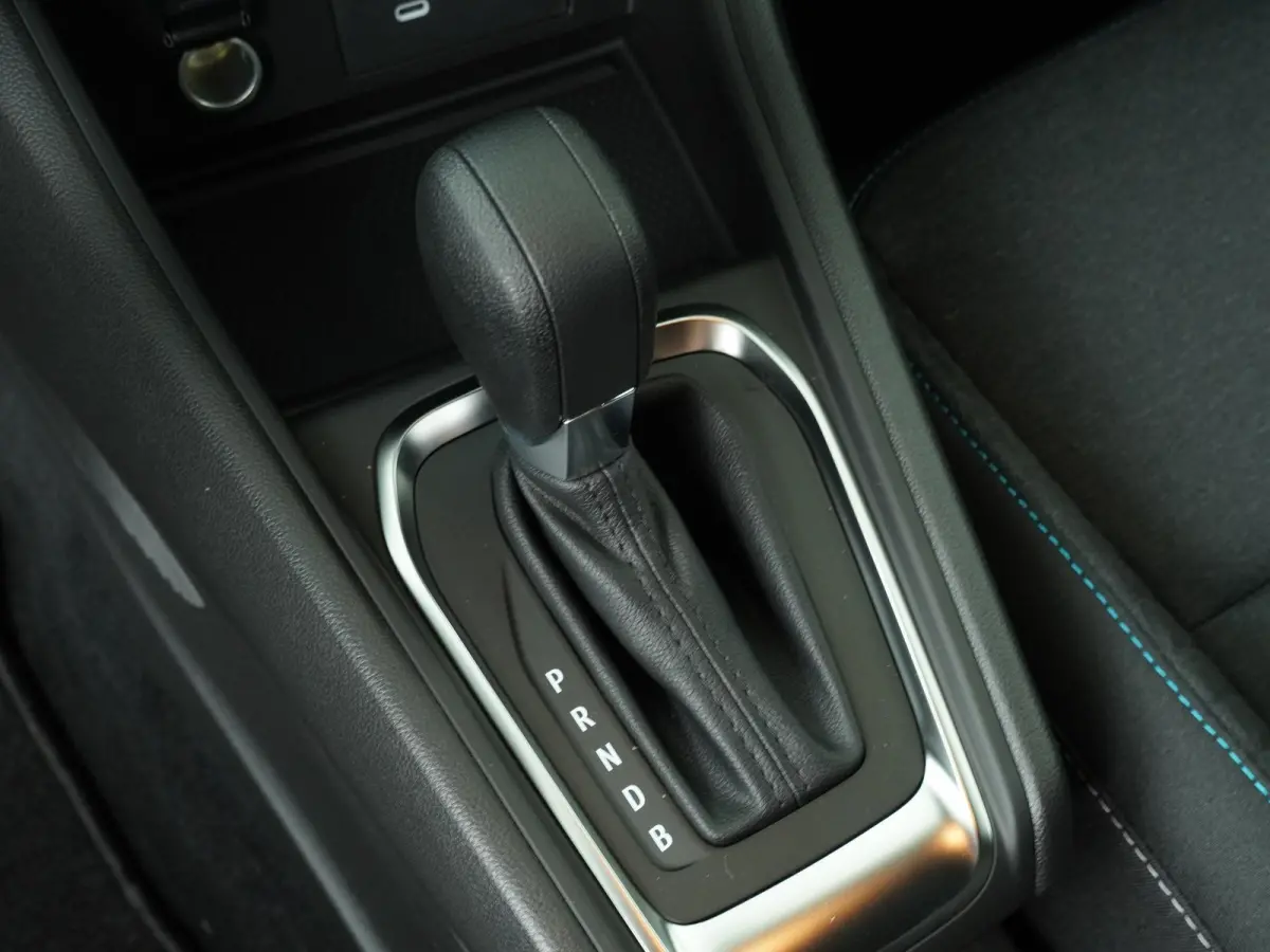 evolution full hybrid E-Tech 145 | Navigatie | Parkeersensoren voor + achter |
