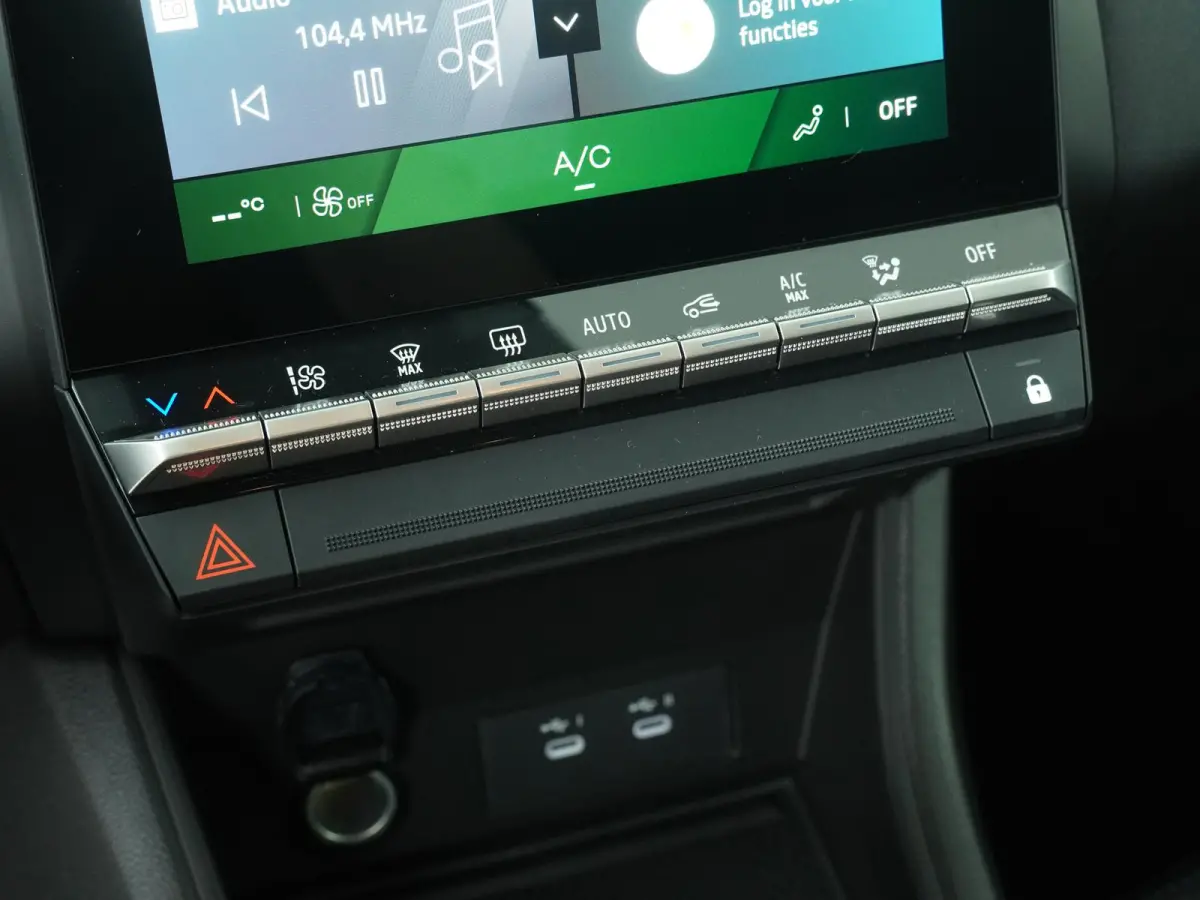 evolution full hybrid E-Tech 145 | Navigatie | Parkeersensoren voor + achter |